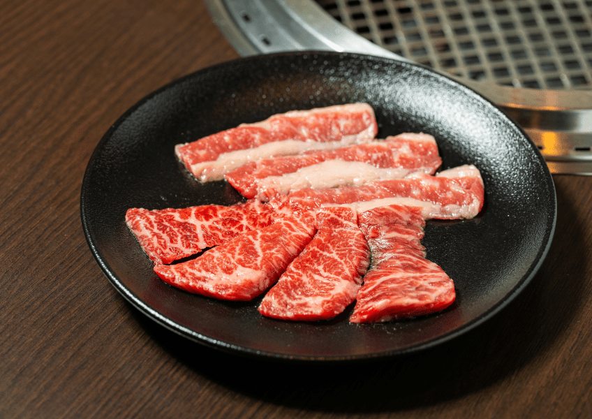 お皿に乗った牛肉