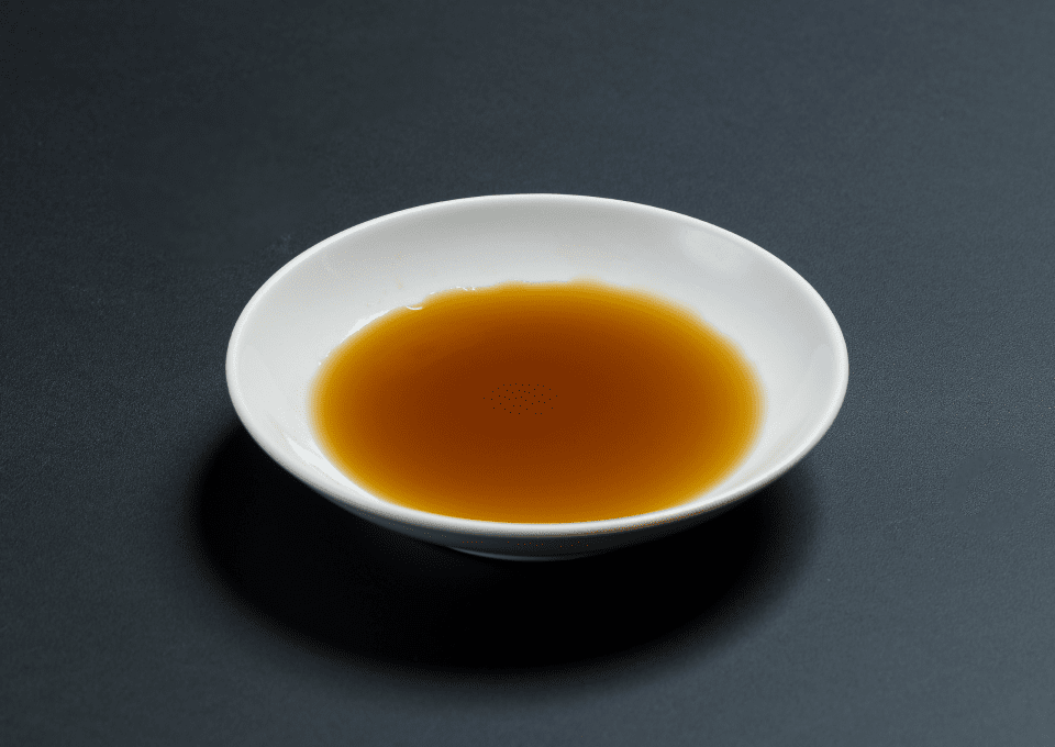 お皿に注がれた焼き肉のタレ