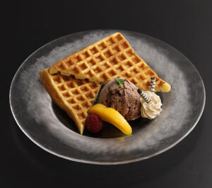 アメリカンワッフルチョコアイス添え